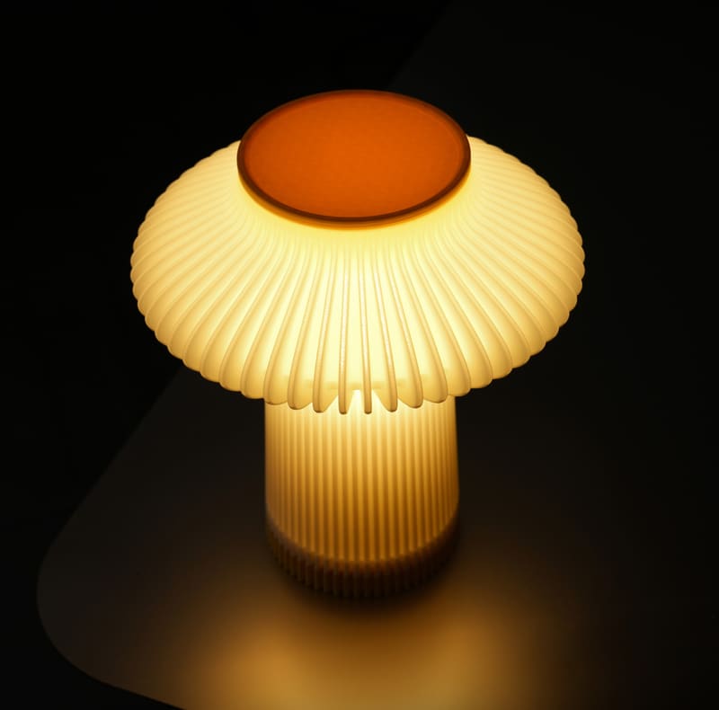 Luminária impressa em 3D acesa