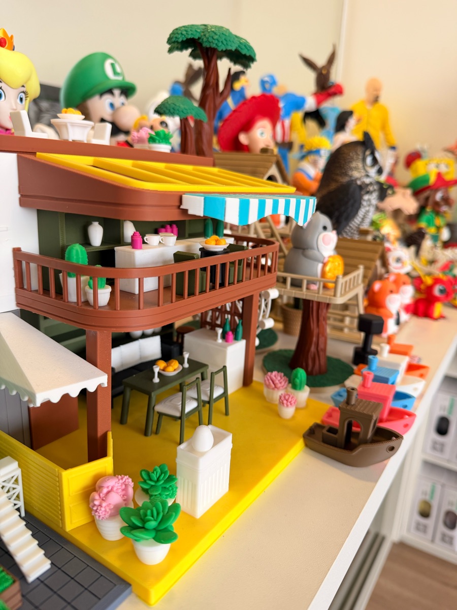 Diorama de café cheio de detalhes impresso em 3D